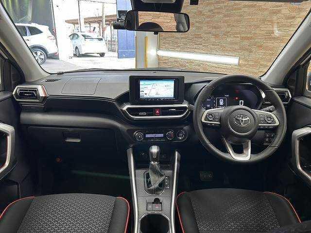 アイポイントが高く、非常に見晴らしの良いコックピットはロングドライブに最適。一度乗ったら病みつきです。