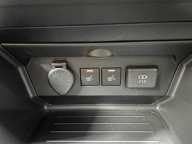 あったら便利機能の【シートヒーター】冬場はエアコンの温度設定を低めにでき、身体の芯からポカポカになります。