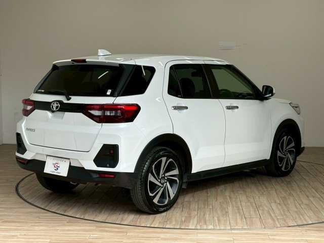 安心の指定工場完備。陸運支局に代わって車検（検査）を行うことができる工場です。そのため陸運局と同じ検査ラインを自社の工場に持ってい　ます。国家資格整備士常駐、積載車もございます。