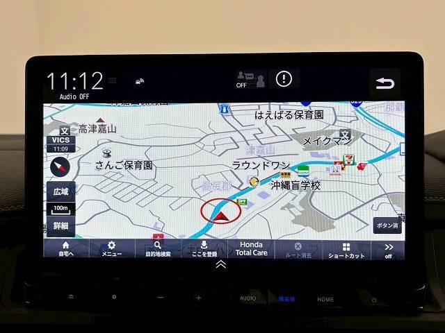 【純正ナビ】一体感のあるナビは、高級感ある車内を演出してくれます。Ｂｌｕｅｔｏｏｔｈ再生などオーディオ機能も充実しておりますので、運転もより楽しめます♪