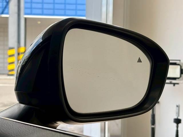 【ブラインドスポットモニター】車線変更時に後方から近づくお車をアラートしてくれます。