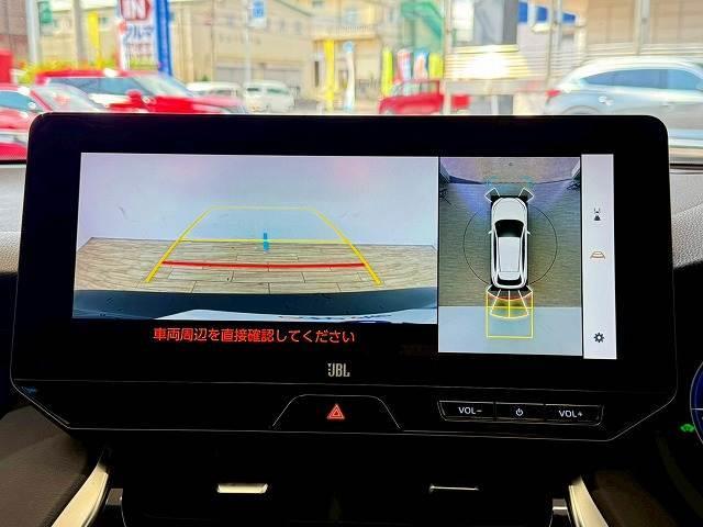 【パノラミックビューモニター】を装備しております。全周囲カメラで危険察知。狭い駐車場でも安心して駐車できますね。