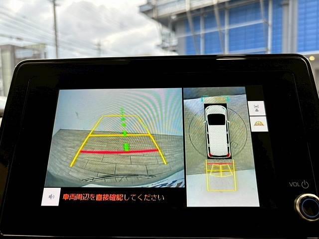 【パノラミックビューモニター】専用のカメラにより、上から見下ろしたような視点で３６０度クルマの周囲を確認することができます☆死角部分も確認しやすく、狭い場所での切り返しや駐車もスムーズに行えます。