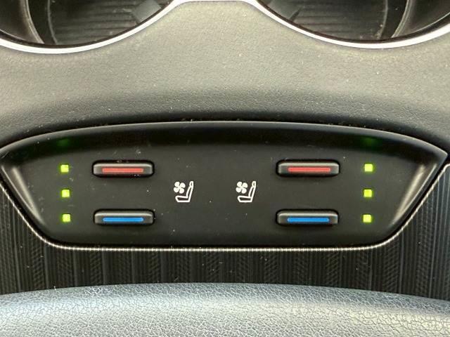 【シートヒーター＆シートクーラー】高級車にふさわしい快適装備で、夏場は座面から涼しい風が、冬場は身体の芯からポカポカになりますね。