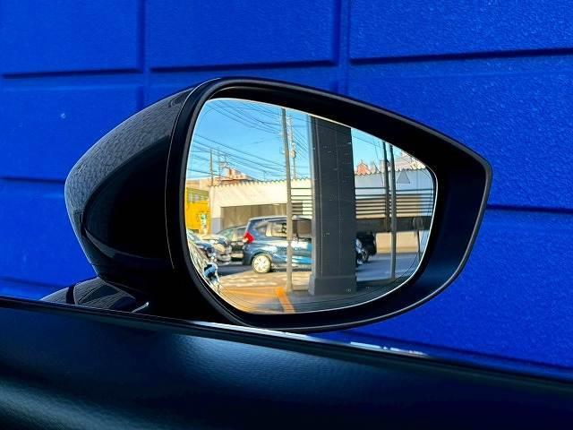 【ブラインドスポットモニター】車線変更時に後方から近づくお車をアラートしてくれます。