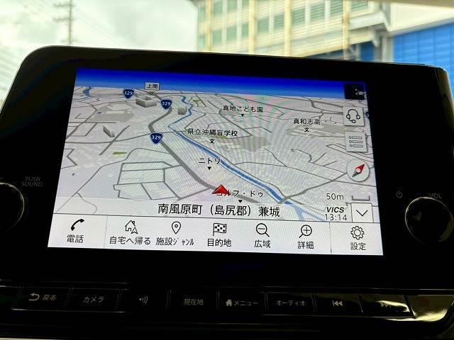 【純正ナビ】一体感のあるナビは、高級感ある車内を演出してくれます。Ｂｌｕｅｔｏｏｔｈ再生などオーディオ機能も充実しておりますので、運転もより楽しめます♪