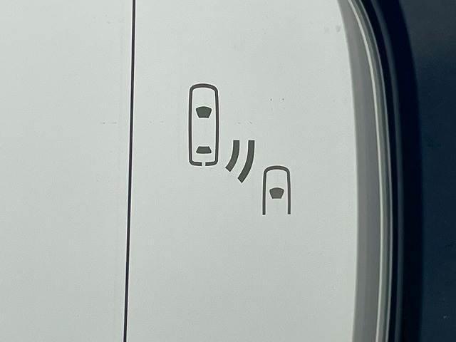 【ブラインドスポットモニター】車線変更時に後方から近づくお車をアラートしてくれます。
