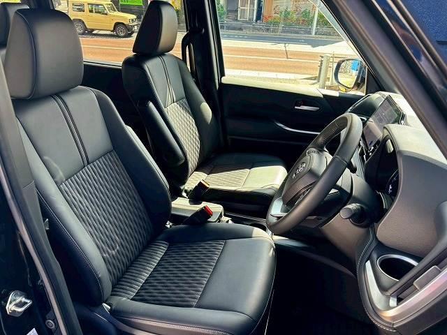 【フロントシート】破れ・へたりも少なく、ご覧の通りきれいな状態を維持しております。また、室内クリーニング・コーティングもご用命いただけます。