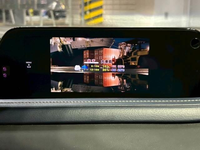 【純正コネクトＳＤナビ】フルセグテレビやブルートゥース接続、ＤＶＤ再生やスマートフォン連携（アップルカープレイ）など多彩な機能を併せ　持っており、インパネ周りがすっきりしてますね！