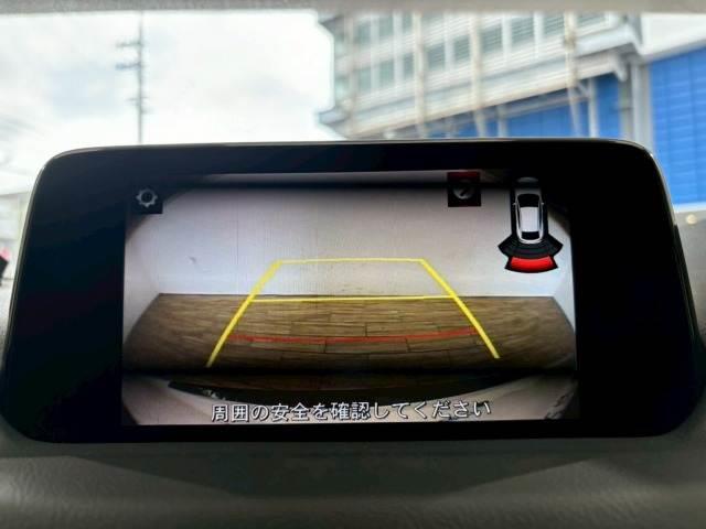 【カラーバックモニター】を装備しております。リアの映像がカラーで映し出されますので日々の駐車や幅　寄せなどで安心安全です。