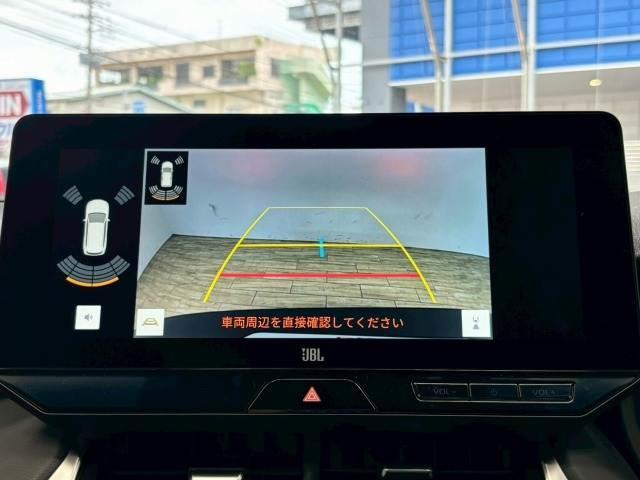 【カラーバックモニター】を装備しております。リアの映像がカラーで映し出されますので日々の駐車や幅　寄せなどで安心安全です。