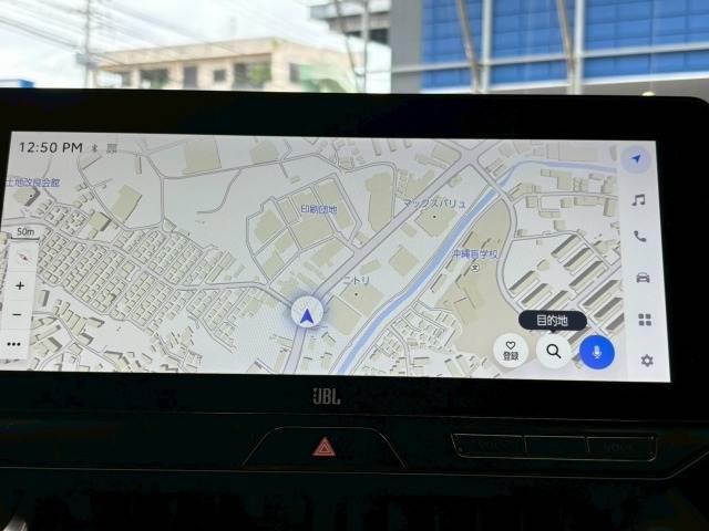 【純正１２．３インチナビ】フルセグテレビやブルートゥース接続など多彩な機能を併せ持っており、インパネ周りがすっきりしてますね！