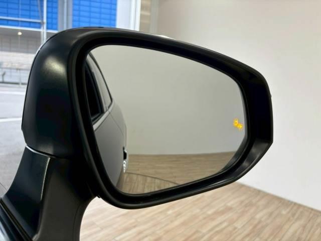 【ブラインドスポットモニター(BSM)】車線変更時に車両後方から来る車両を検知し安全をサポートする装置です。