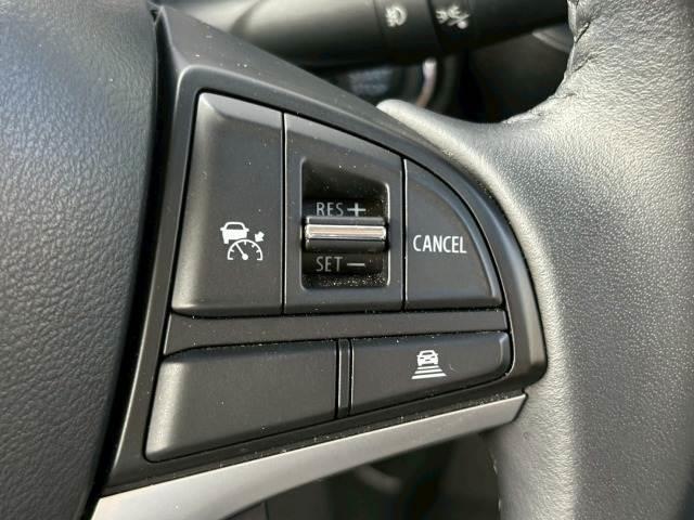 【レーダークルーズコントロール】装備車両です。レーダーやカメラを使って前を走るクルマの状況を検知して速度を調整してくれます。遠距離　ドライブの高速道路などでは大活躍で疲労軽減に役立ちます。