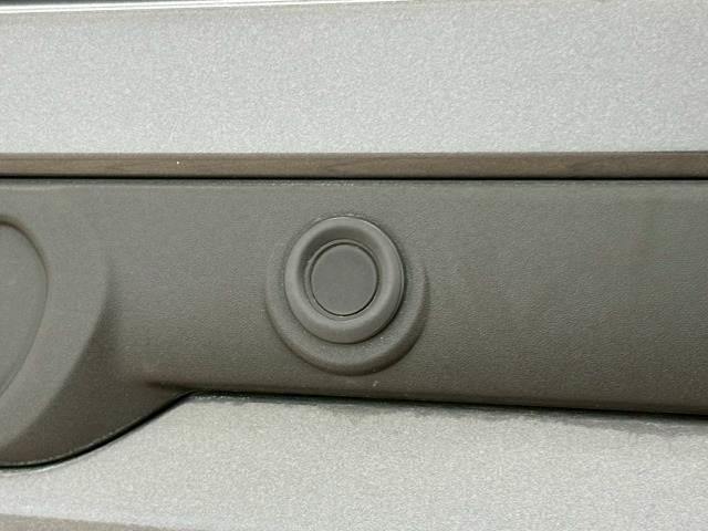 【クリアランスソナー】障害物との接近や距離を音やディスプレイ等で警告します。不慣れな駐車や安全を守ります。