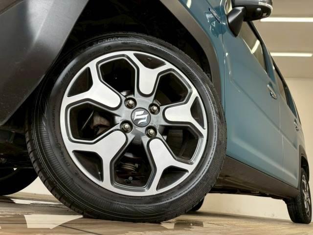 【純正アルミホイール】を装備しております。バランスのとれたアルミホイールは高速走行も安定性が高くなっております。