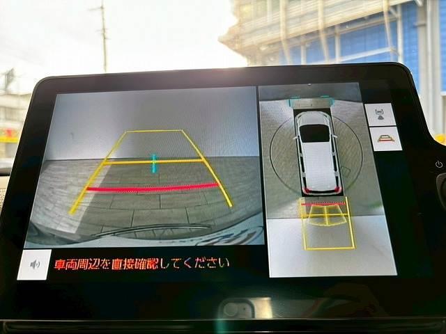 【パノラミックビューモニター】専用のカメラにより、上から見下ろしたような視点で３６０度クルマの周囲を確認することができます☆死角部分も確認しやすく、狭い場所での切り返しや駐車もスムーズに行えます。