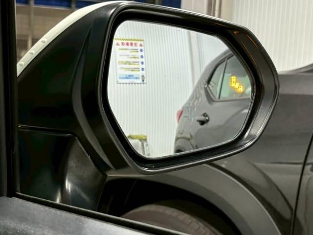 【ブラインドスポットモニター】車線変更時に後方から近づくお車をアラートしてくれます。