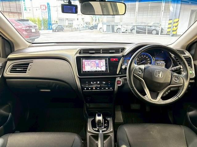 グレイス ハイブリッドLX クルーズコントロール 衝突軽減ブレーキ バックカメラ プッシュスタート Bluetooth スマートキー オートライト ドライブレコーダー ステアリングスイッチ ETC フォグライト CD/DVD再生(2枚目)