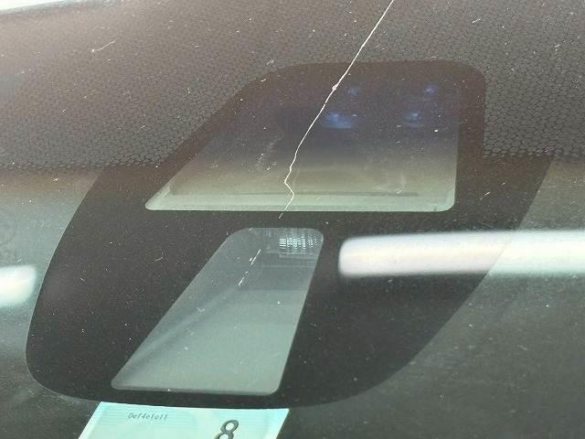 グレイス ハイブリッドLX クルーズコントロール 衝突軽減ブレーキ バックカメラ プッシュスタート Bluetooth スマートキー オートライト ドライブレコーダー ステアリングスイッチ ETC フォグライト CD/DVD再生(7枚目)