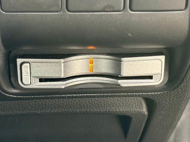 グレイス ハイブリッドLX クルーズコントロール 衝突軽減ブレーキ バックカメラ プッシュスタート Bluetooth スマートキー オートライト ドライブレコーダー ステアリングスイッチ ETC フォグライト CD/DVD再生(9枚目)