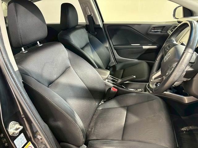 グレイス ハイブリッドLX クルーズコントロール 衝突軽減ブレーキ バックカメラ プッシュスタート Bluetooth スマートキー オートライト ドライブレコーダー ステアリングスイッチ ETC フォグライト CD/DVD再生(11枚目)