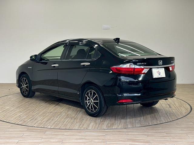 グレイス ハイブリッドLX クルーズコントロール 衝突軽減ブレーキ バックカメラ プッシュスタート Bluetooth スマートキー オートライト ドライブレコーダー ステアリングスイッチ ETC フォグライト CD/DVD再生(22枚目)