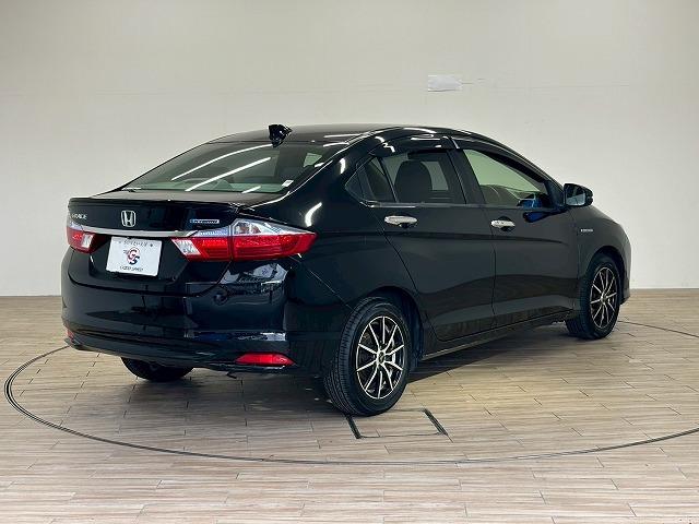 グレイス ハイブリッドLX クルーズコントロール 衝突軽減ブレーキ バックカメラ プッシュスタート Bluetooth スマートキー オートライト ドライブレコーダー ステアリングスイッチ ETC フォグライト CD/DVD再生(23枚目)