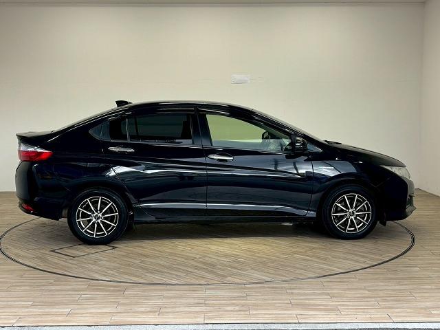 グレイス ハイブリッドLX クルーズコントロール 衝突軽減ブレーキ バックカメラ プッシュスタート Bluetooth スマートキー オートライト ドライブレコーダー ステアリングスイッチ ETC フォグライト CD/DVD再生(27枚目)