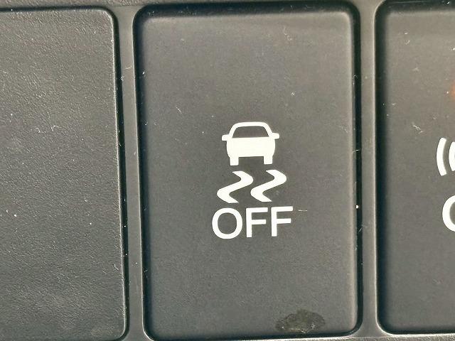 グレイス ハイブリッドLX クルーズコントロール 衝突軽減ブレーキ バックカメラ プッシュスタート Bluetooth スマートキー オートライト ドライブレコーダー ステアリングスイッチ ETC フォグライト CD/DVD再生(62枚目)