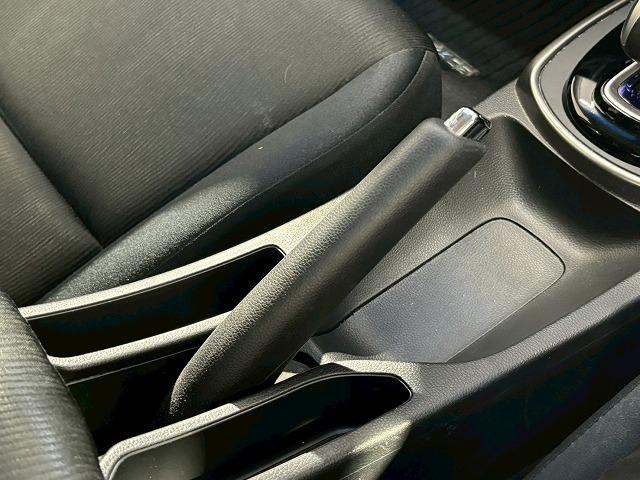 グレイス ハイブリッドLX クルーズコントロール 衝突軽減ブレーキ バックカメラ プッシュスタート Bluetooth スマートキー オートライト ドライブレコーダー ステアリングスイッチ ETC フォグライト CD/DVD再生(65枚目)