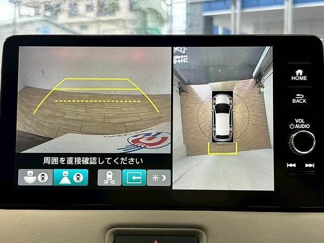 【パノラミックビューモニター】専用のカメラにより、上から見下ろしたような視点で３６０度クルマの周囲を確認することができます☆死角部分も確認しやすく、狭い場所での切り返しや駐車もスムーズに行えます。