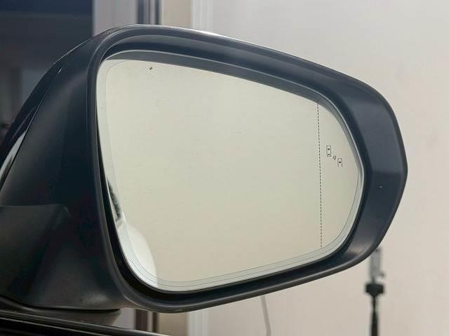 【ブラインドスポットモニター】車線変更時に後方から近づくお車をアラートしてくれます。