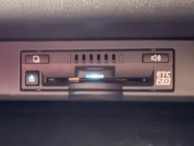 【ビルトインETC】で高速道路もスムーズに乗り降り可能で、ご納車直後からの遠距離ドライブも可能です。