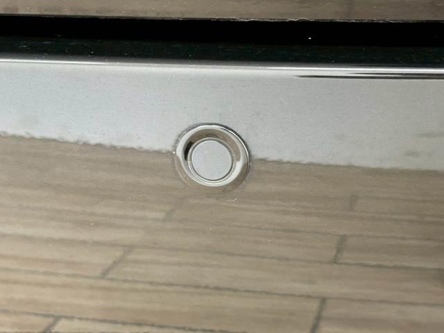 【クリアランスソナー】障害物との接近や距離を音やディスプレイ等で警告します。不慣れな駐車や安全を守ります。