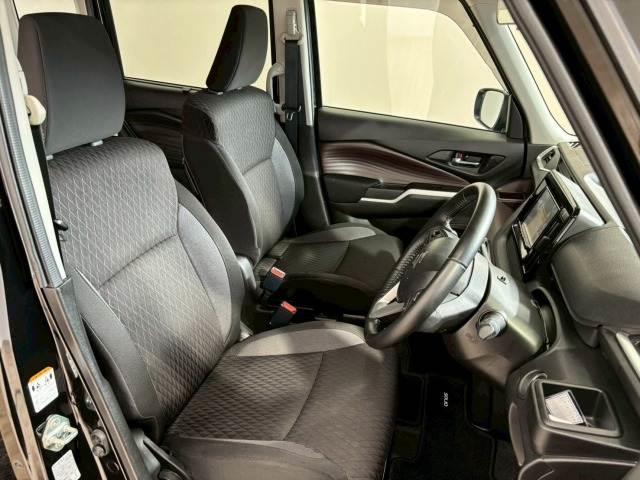 ブラックを基調とした、洗練されたインテリアは一見の価値あり。各種オプションも取り揃え「室内消臭」「室内クリーニング」も専門業者に委　託できます。