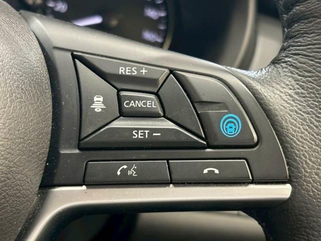 【プロパイロット】運転支援システムが搭載されております。全車速域追従式クルーズコントロールやレーンキープで長距離運転をアシ　スト。