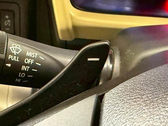 【パドルシフト】高速道路走行時など、エンジンブレーキを使用する際にはお手元で簡単にシフトダウン出来ます。