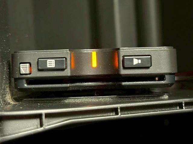 【ＥＴＣ車載器】を装備しておりますので、ご納車直後からの遠距離ドライブも可能です。土日の利用料金の割引や、朝夕の通行料金を割引料金で高速道路をお楽しみいただけます。