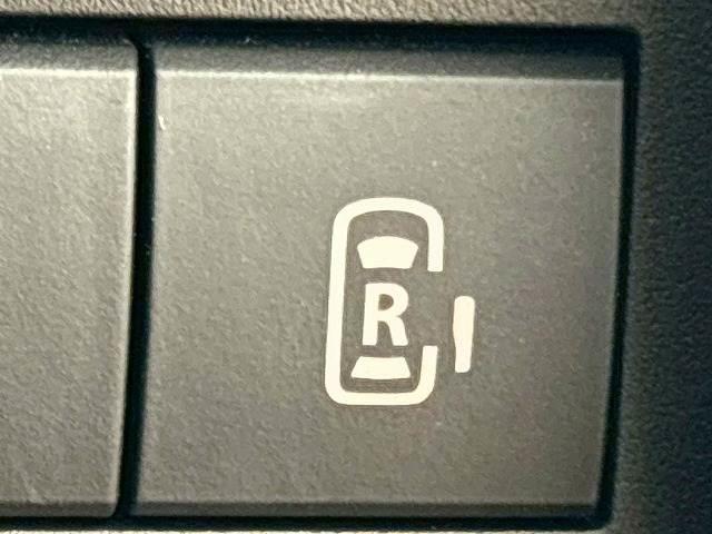 【両側パワースライドドア】運転席よりボタンひとつで開閉可能なスライドドアです。雨の日のお迎えの時など役立ちますね。