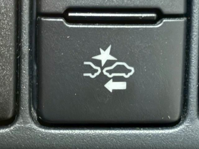 【衝突軽減ブレーキ】万が一のときにレーダーやセンサーなどが前方障害物や車両などを検知し、衝突の可能性がある際に緊急ブレーキをかける機能です。