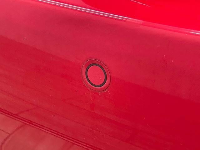 【コーナーセンサー】障害物との接近や距離を音やディスプレイ等で警告します。不慣れな駐車や安全を守ります。