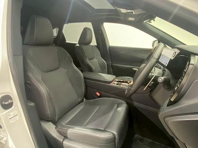 【フロントシート】破れ・へたりも少なく、ご覧の通りきれいな状態を維持しております。また、室内クリーニング・コーティングもご用命いただけます。