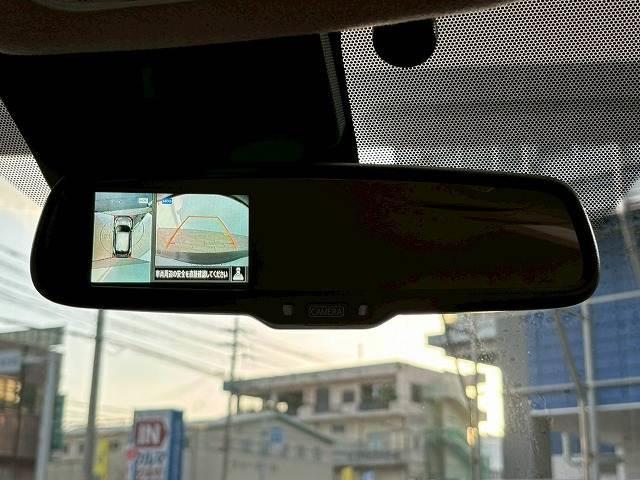 【パノラミックビューモニター】専用のカメラにより、上から見下ろしたような視点で３６０度クルマの周囲を確認することができます☆死角部分も確認しやすく、狭い場所での切り返しや駐車もスムーズに行えます。