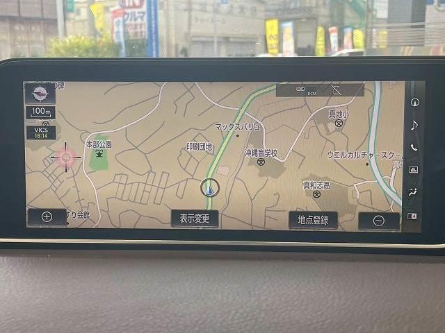 【純正ナビ】一体感のあるナビは、高級感ある車内を演出してくれます。Ｂｌｕｅｔｏｏｔｈ再生などオーディオ機能も充実しておりますので、運転もより楽しめます♪