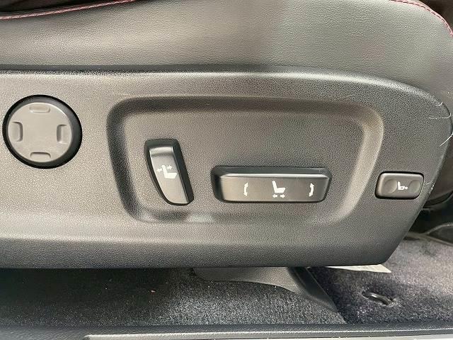 【パワーシート】細やかな調整ができ、体格を問わずベストポジションがとれ長距離ドライブも快適です。