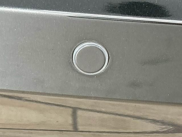 【コーナーセンサー】障害物との接近や距離を音やディスプレイ等で警告します。不慣れな駐車や安全を守ります。