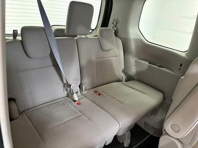 【サードシート】大人も座れる３列シート。畳めばフラットになりＳＵＶでは希少な３列シートです。