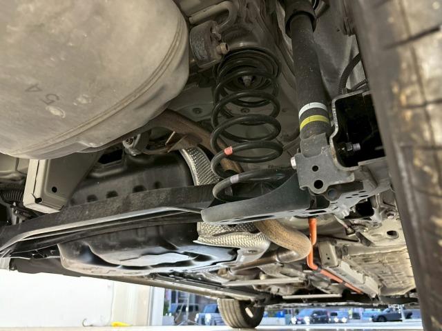 カローラクロス ハイブリッド Z 禁煙 パノラマルーフ ブラインドスポットモニター パワーシート シートヒーター CD/DVD再生 電動リアゲート コーナーセンサー 軽減ブレーキ レーンキープ 追従クルーズコントロール スマートキー(23枚目)