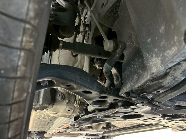 カローラクロス ハイブリッド Z 禁煙 パノラマルーフ ブラインドスポットモニター パワーシート シートヒーター CD/DVD再生 電動リアゲート コーナーセンサー 軽減ブレーキ レーンキープ 追従クルーズコントロール スマートキー(24枚目)